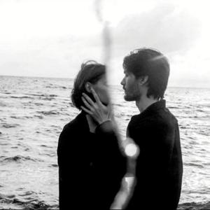 将振动器抵在小核上
